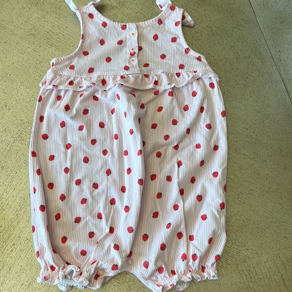 SOLD Lot Carters Summer Rompers. - Picture 5 of 7
